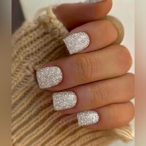 24 Short Silver Glitter Square Shaped Press On Nails Kit.